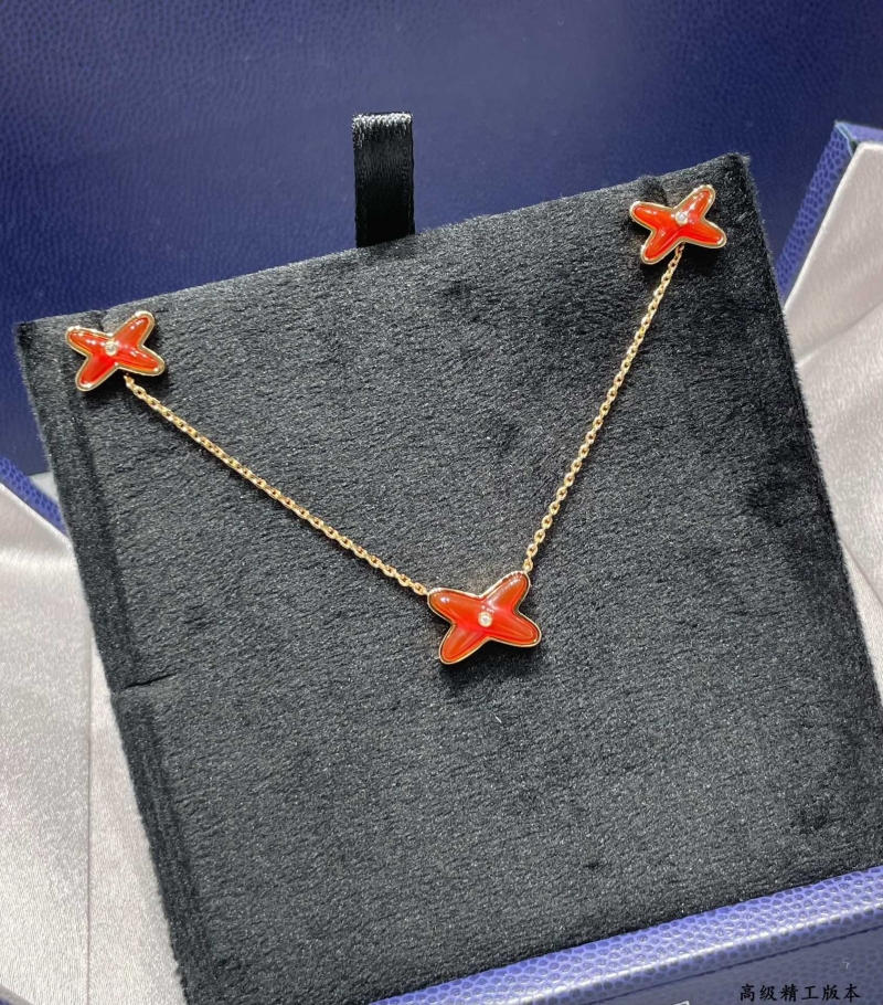 CHAUMET